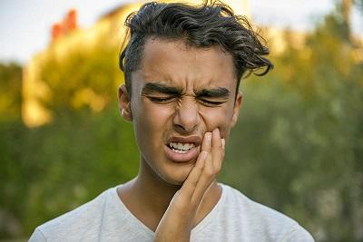 man with tooth pain in charleston